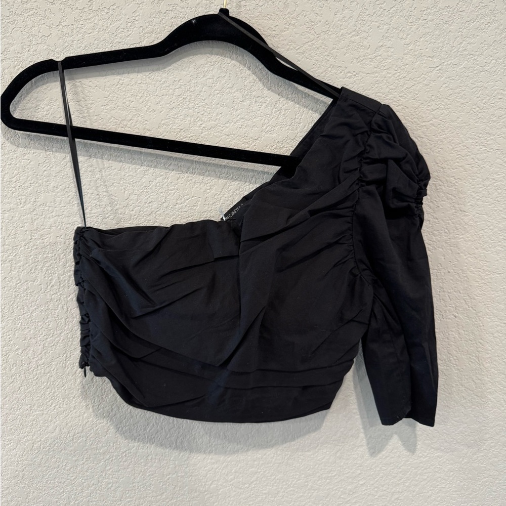 Cropped black top